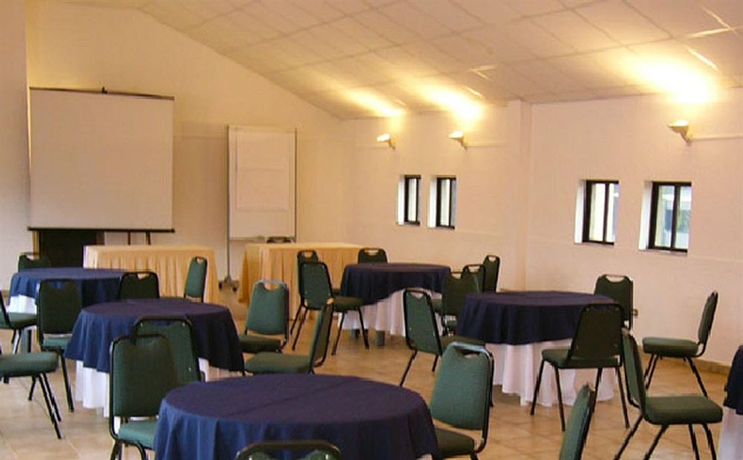 Imagen de los interiores del Hotel Alcala Del Rio. Foto 8