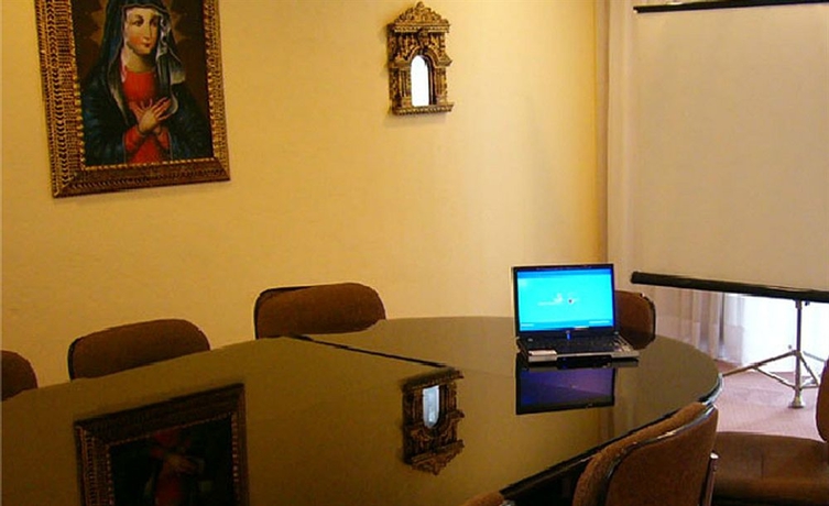 Imagen de los interiores del Hotel Alcala Del Rio. Foto 11