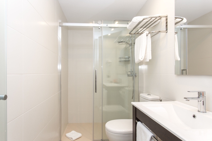 Imagen de la habitación del Hotel Alcanada Golf. Foto 5