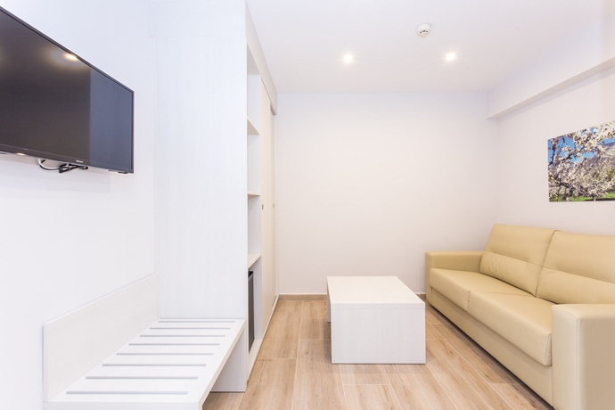 Imagen de los interiores del Hotel Alcanada Golf. Foto 10