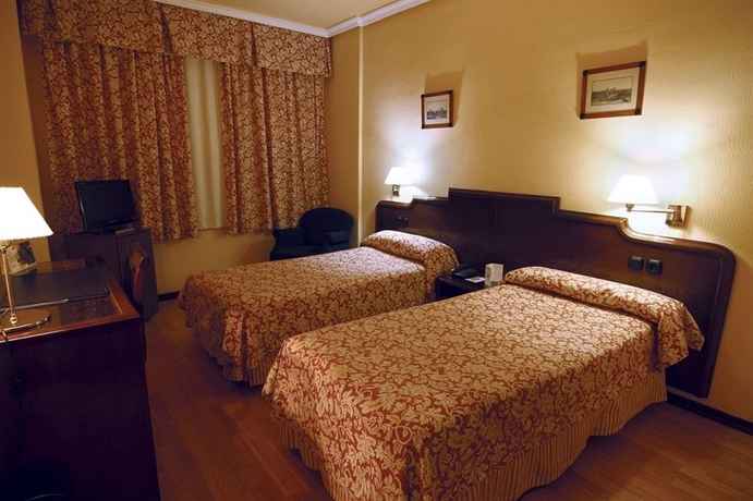 Imagen de la habitación del Hotel Alcantara, Cáceres. Foto 7