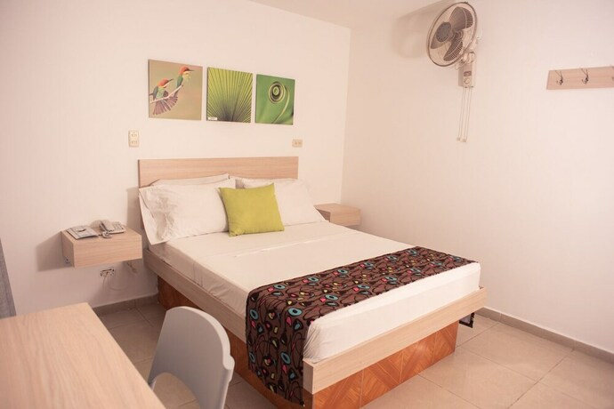 Imagen de la habitación del Hotel Alcarav&aacute;n. Foto 5