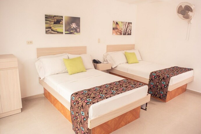 Imagen de la habitación del Hotel Alcarav&aacute;n. Foto 11