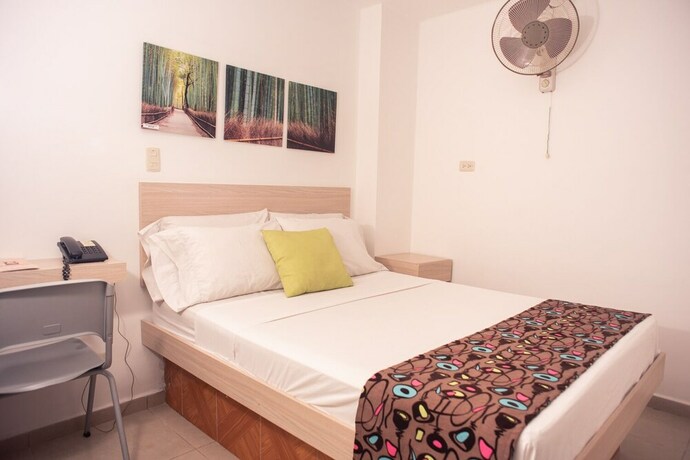 Imagen de la habitación del Hotel Alcarav&aacute;n. Foto 13