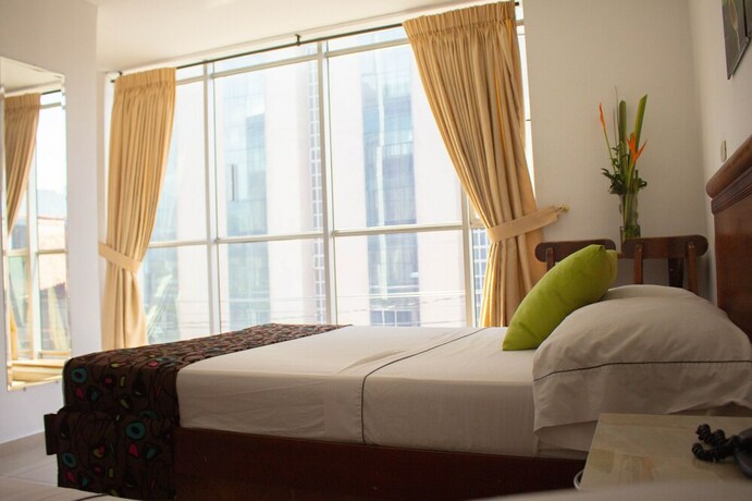 Imagen de la habitación del Hotel Alcarav&aacute;n. Foto 14