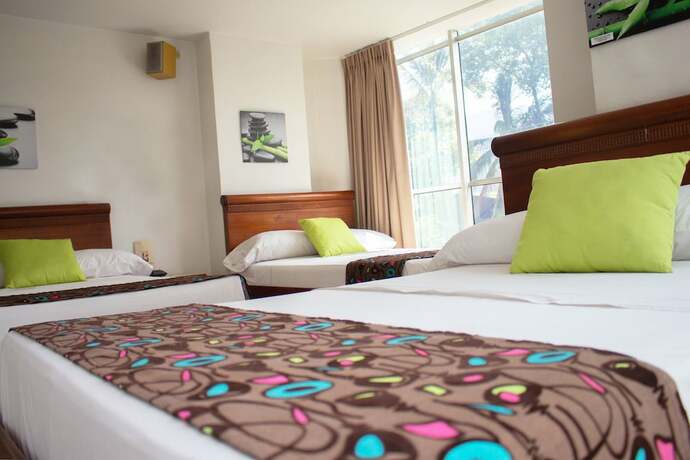 Imagen de la habitación del Hotel Alcarav&aacute;n. Foto 16