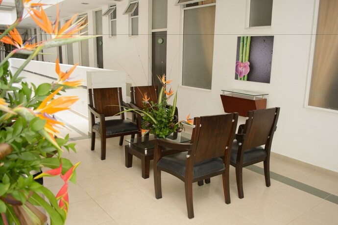 Imagen de los interiores del Hotel Alcarav&aacute;n. Foto 20