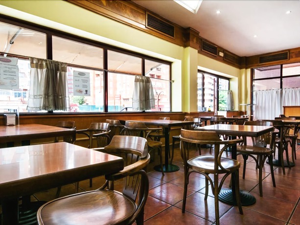 Imagen del bar/restaurante del Hotel Alcarria. Foto 2