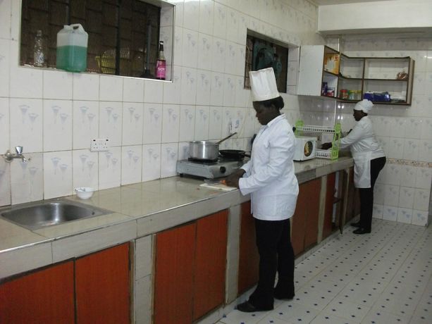 Imagen de los interiores del Hotel Alcazar, Ciudad de Kakamega. Foto 14