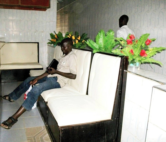 Imagen del bar/restaurante del Hotel Alcazar Kisumu. Foto 5