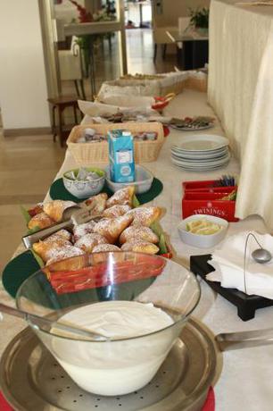 Imagen general del Hotel Alcazar, Rimini. Foto 6