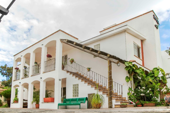 Imagen de los exteriores del Hotel Alcazar Suites. Foto 4