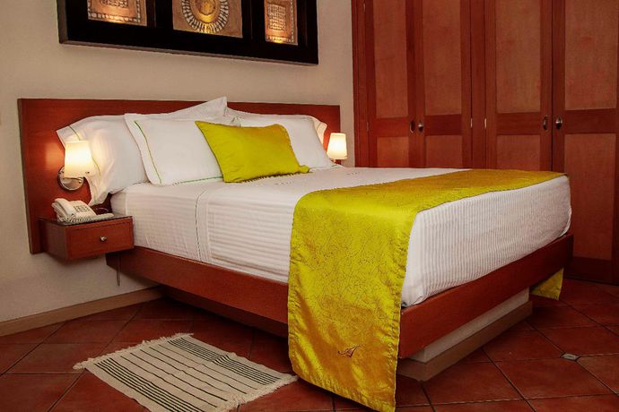 Imagen de la habitación del Hotel Alcazar Suites. Foto 3