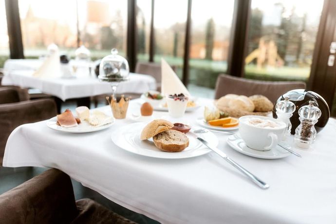 Imagen del bar/restaurante del Hotel Alcedo. Foto 3