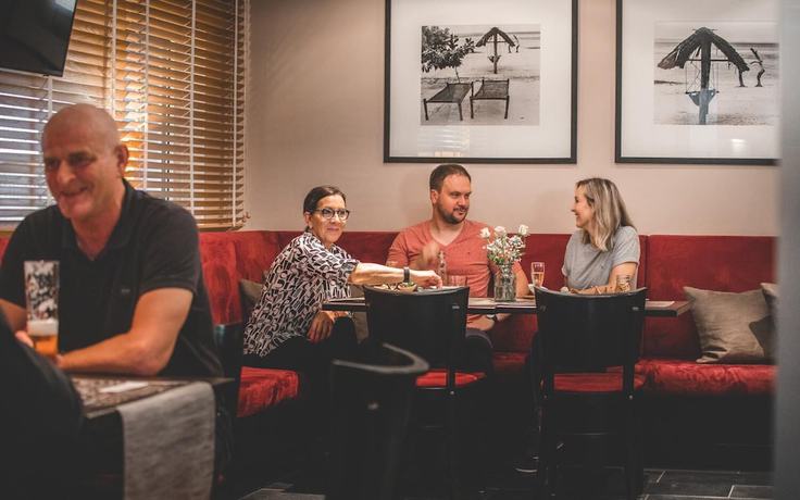 Imagen del bar/restaurante del Hotel Alcedo. Foto 6