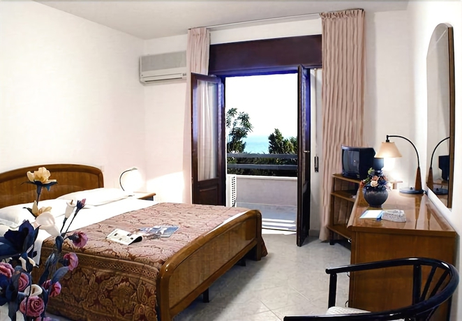 Imagen de la habitación del Hotel Alceste. Foto 9