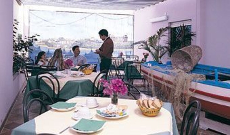 Imagen del bar/restaurante del Hotel Alceste. Foto 6