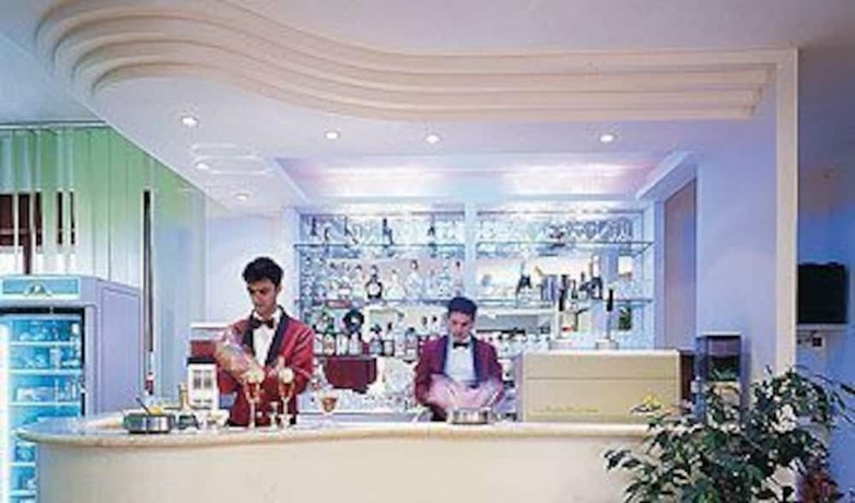 Imagen del bar/restaurante del Hotel Alceste. Foto 8