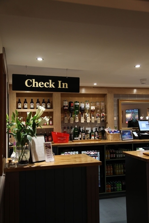 Imagen de los interiores del Hotel Alcester Inn. Foto 19