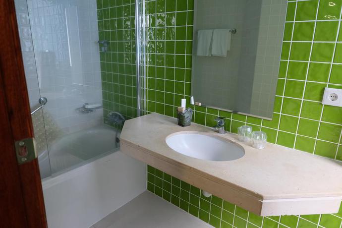 Imagen de la habitación del Hotel Alcides. Foto 9