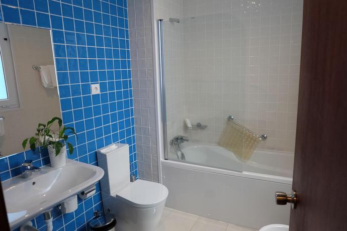 Imagen de la habitación del Hotel Alcides. Foto 10