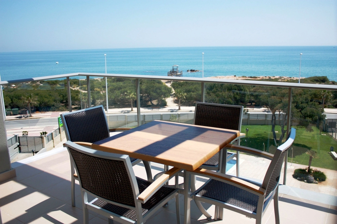 Imagen de los exteriores del Hotel Alcoceber Suites. Foto 9