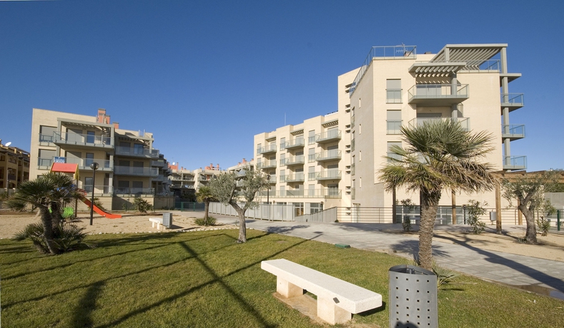 Imagen de los exteriores del Hotel Alcoceber Suites. Foto 12