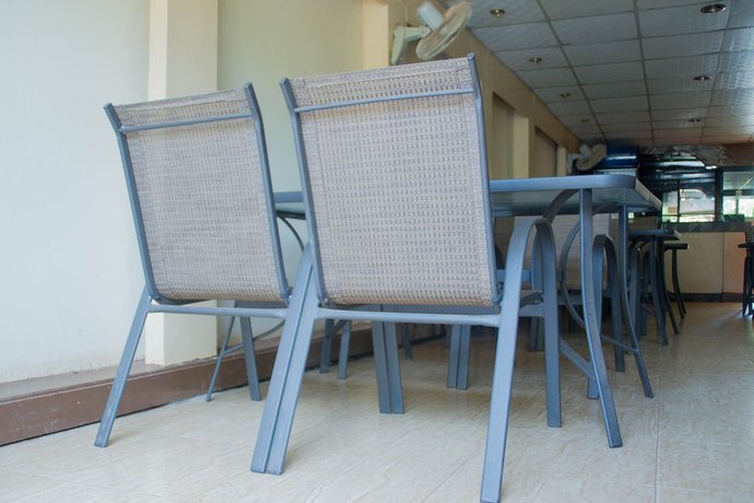 Imagen del bar/restaurante del Hotel Alcom. Foto 3