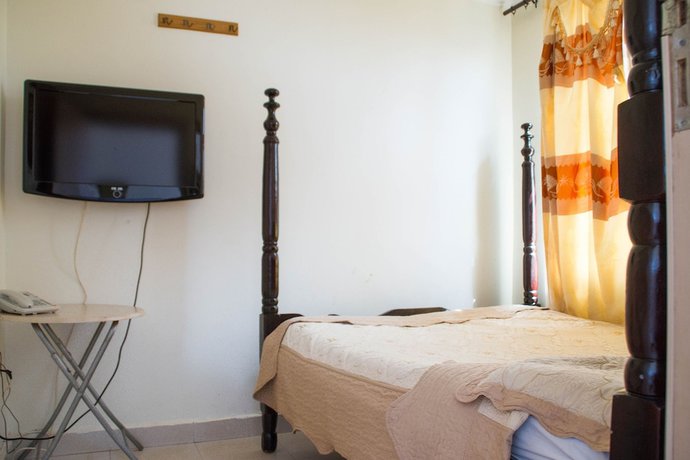 Imagen de la habitación del Hotel Alcom. Foto 13