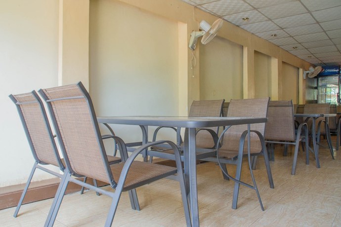 Imagen del bar/restaurante del Hotel Alcom. Foto 4