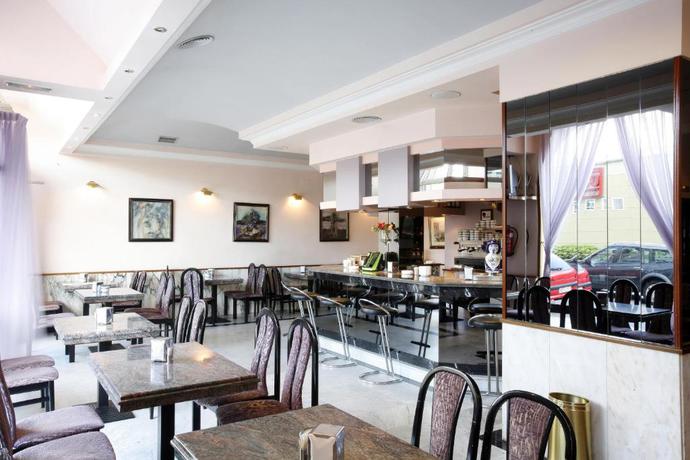 Imagen del bar/restaurante del Hotel Alcomar. Foto 2