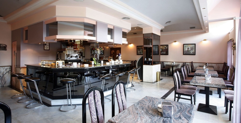 Imagen del bar/restaurante del Hotel Alcomar. Foto 2