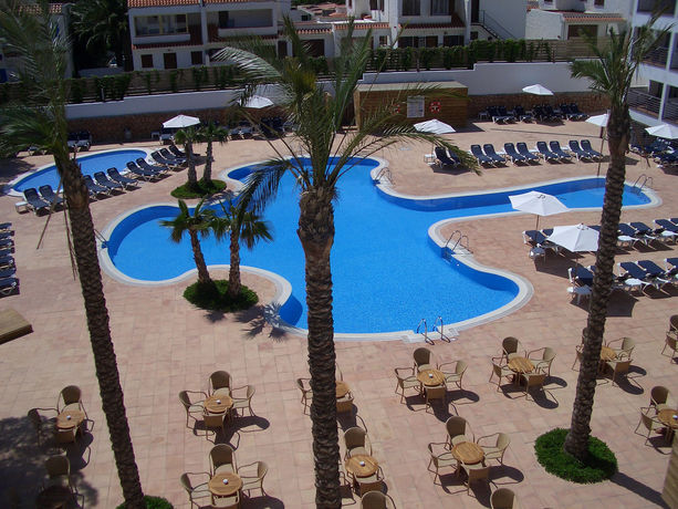 Imagen de la piscina del Hotel Alcossebre. Foto 14