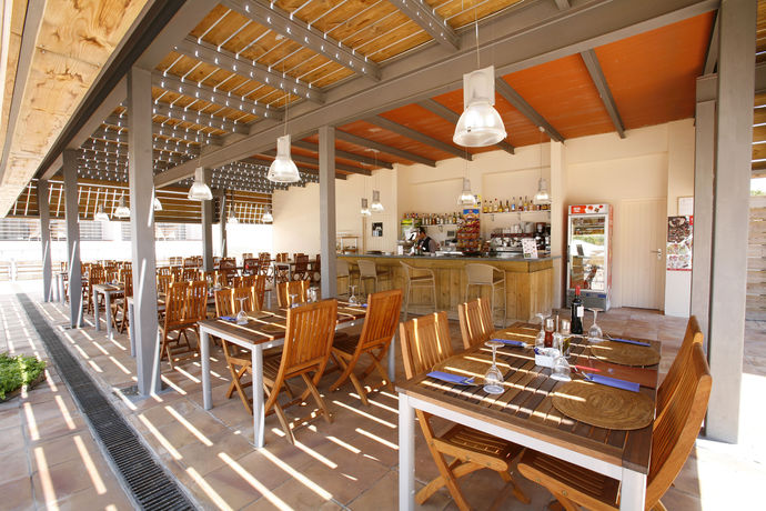 Imagen del bar/restaurante del Hotel Alcossebre. Foto 13