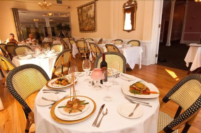Imagen del bar/restaurante del Hotel Alcott. Foto 3