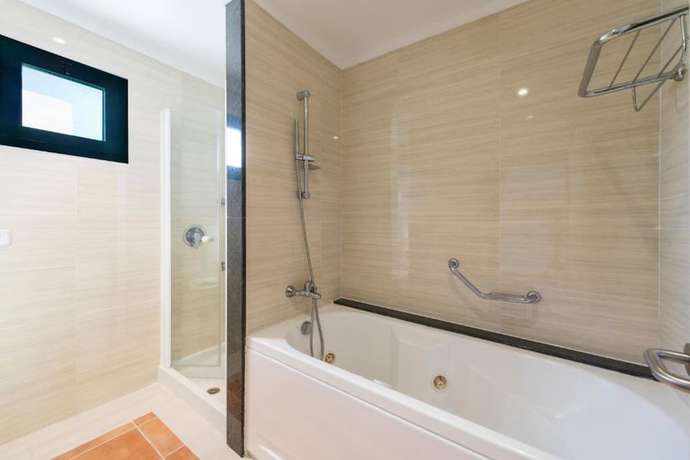 Imagen de la habitación del Hotel Alcudiamar Marina Residence. Foto 12