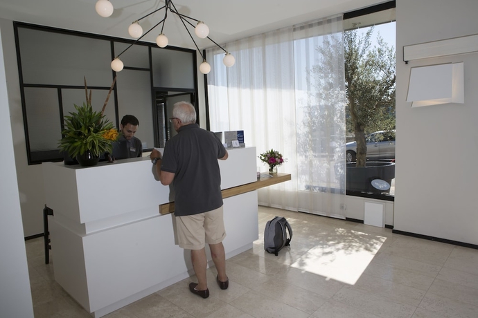 Imagen de los interiores del Hotel Alcyon. Foto 17