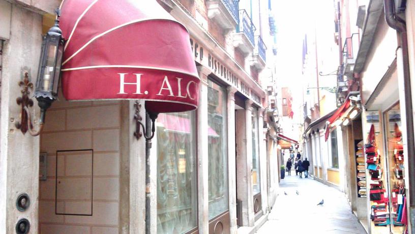 Imagen de los exteriores del Hotel Alcyone. Foto 6