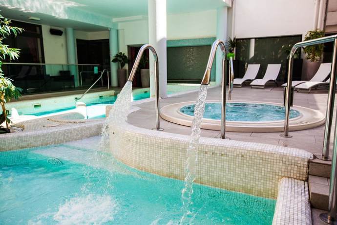 Imagen de la piscina del Hotel Alda Amelia. Foto 15