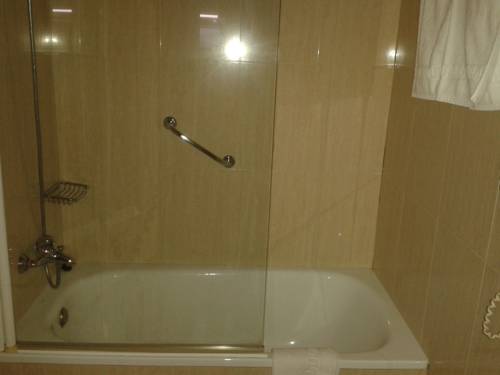 Imagen de la habitación del Hotel Alda Arteixo. Foto 14