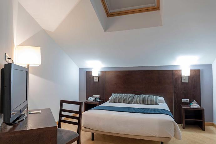 Imagen de la habitación del Hotel Alda Cardeña. Foto 8