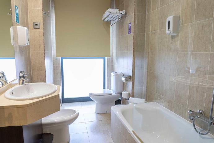 Imagen de la habitación del Hotel Alda Cardeña. Foto 9