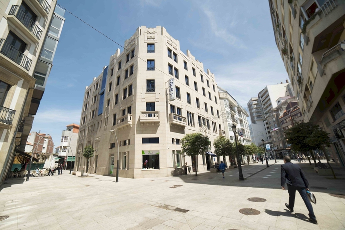 Imagen de los exteriores del Hotel Alda Castelao. Foto 11