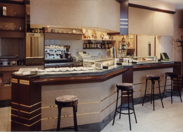 Imagen general del Hotel Alda El Pasaje. Foto 14