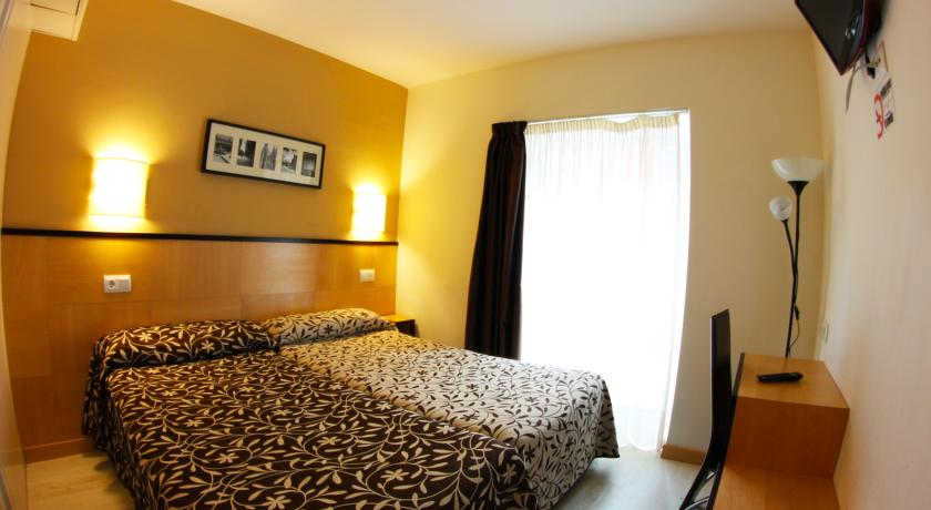 Imagen de la habitación del Hotel Alda Entrearcos. Foto 5