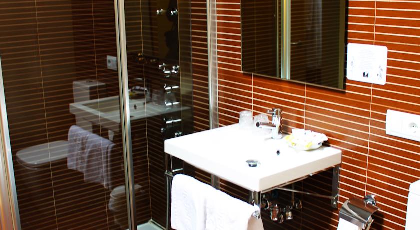 Imagen de la habitación del Hotel Alda Entrearcos. Foto 9