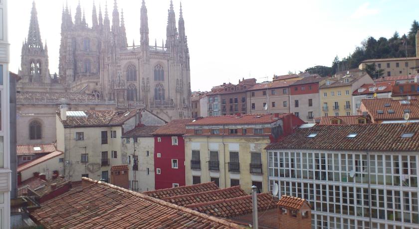 Imagen de los exteriores del Hotel Alda Entrearcos. Foto 12