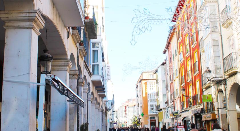 Imagen de los exteriores del Hotel Alda Entrearcos. Foto 13