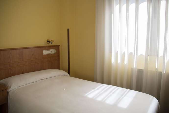 Imagen de la habitación del Hotel Alda Estación Oviedo. Foto 19