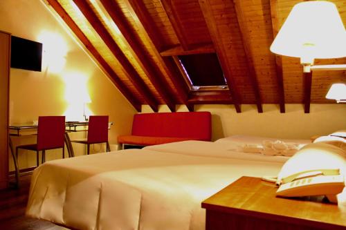 Imagen de la habitación del Hotel Alda Lalín. Foto 10